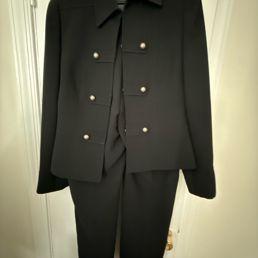 Tahari Black Two-Piece Blazer and Pants Suit